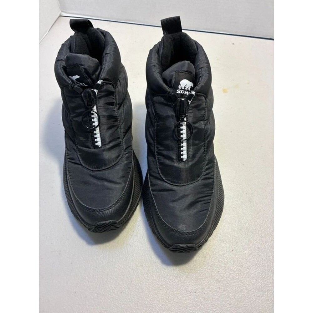 Black Sorel puffer boots 8